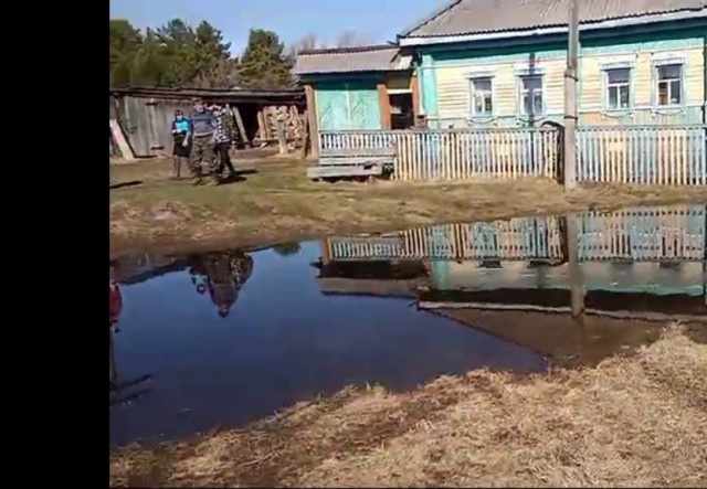 Из-за паводка село на севере Омской области начали эвакуировать