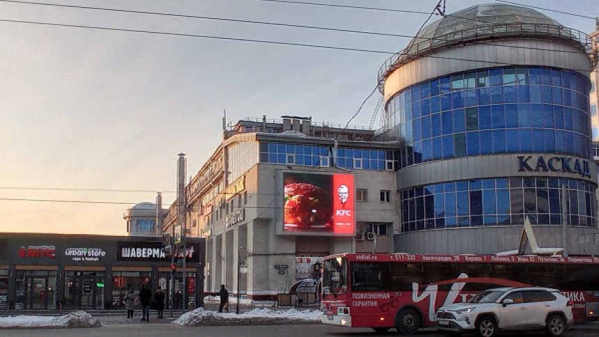 В Омске эвакуировали торговый центр и суд